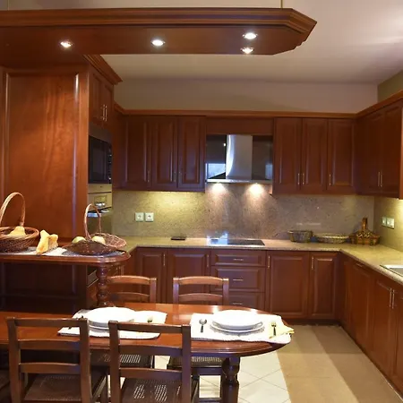 Epavlis Nadine Corfu Gouviá