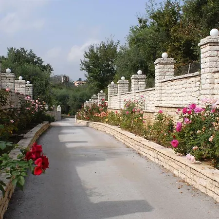 Epavlis Nadine Corfu * Gouvia