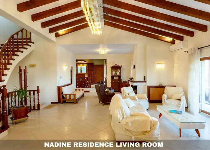 Epavlis Nadine Corfu شقة